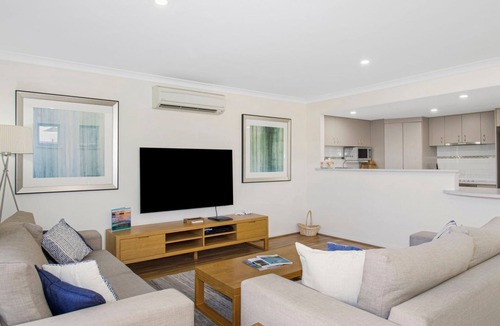 Broadwater Villa | Escape to 64 at Cape View Resort - holiday accommodation for couples and families