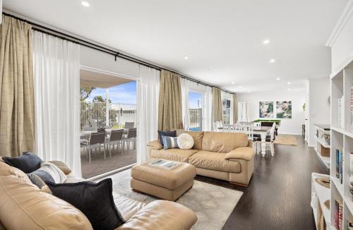 Dawesville House | Estuary Poolside Escape in Dawesville Mandurah