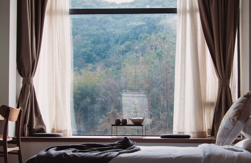 Longmen County Hotel | Even's Garden
