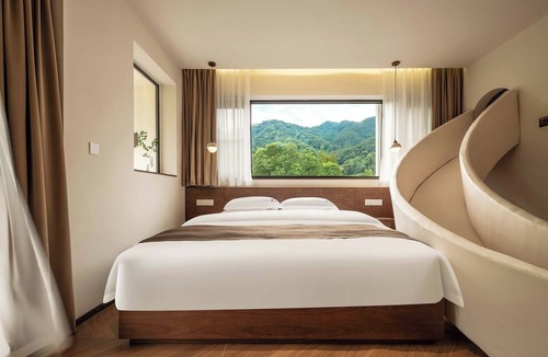 Dujiangyan Hotel | Evening Mountain Hot Spring Homestay