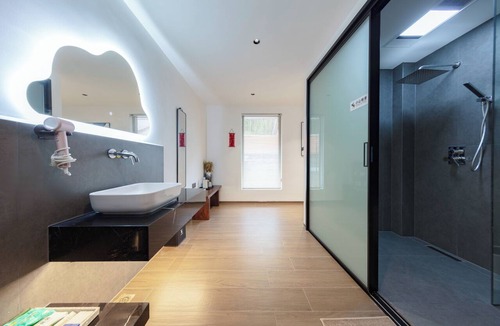 Chaqiyu Hotel | Everchanging Seasons Homestay