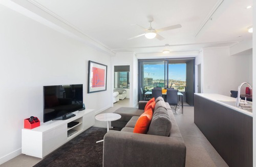 Fortitude Valley Apartment | Executive 2BR Fortitude Valley apartment with pool and views