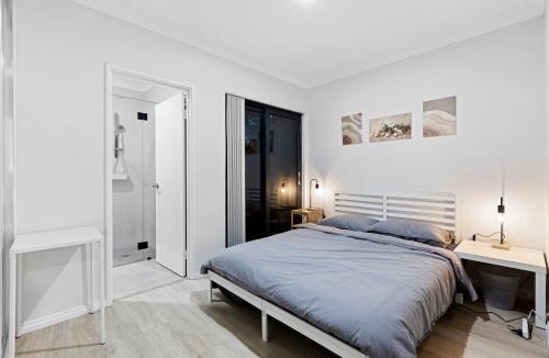 St James House | Executive Entire House-Walk to Curtin Uinversity-3x2 up for 4 People