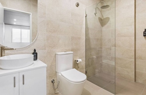 Annandale Apartment | Executive Suite + Sofa Bed