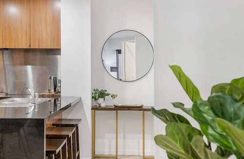 Southbank Apartment | Executive Unit with Pool and Gym near Riverfront