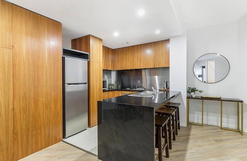 Southbank Apartment | Executive Unit with Pool and Gym near Riverfront