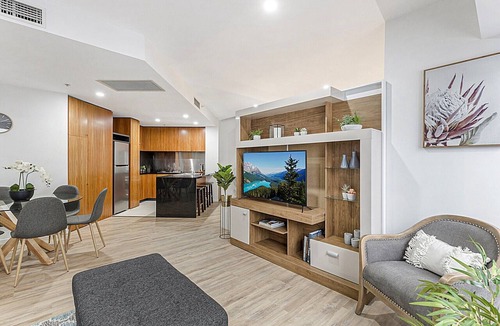 Southbank Apartment | Executive Unit with Pool and Gym near Riverfront