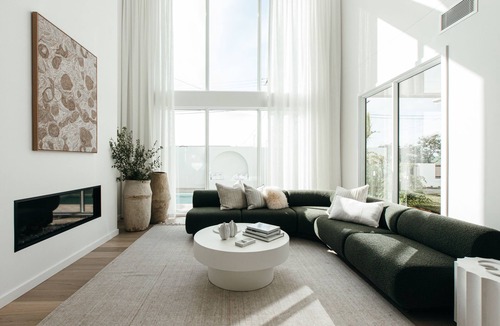 Long Jetty House | Experience top end Luxury, within 3 minute walk to bars, restaurants and cafes.