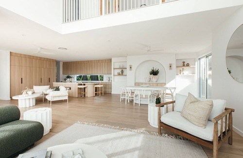 Long Jetty House | Experience top end Luxury, within 3 minute walk to bars, restaurants and cafes.