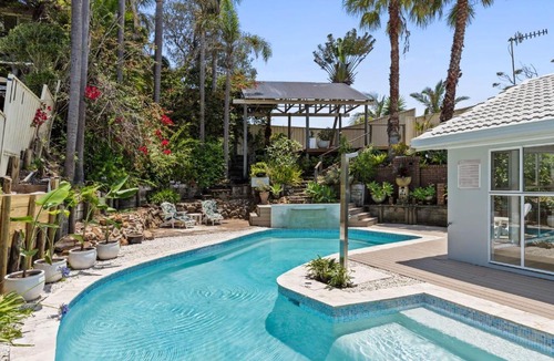 Forresters Beach House | Exquisite Beachside Luxury Resort Style Pool