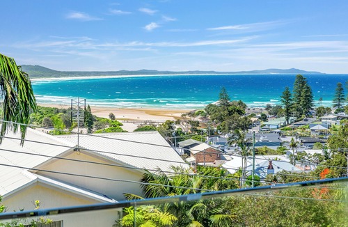 Crescent Head House | EXQUISITE HOLIDAY HOME WITH OUTSTANDING OCEAN VIEWS - Newly Renovated
