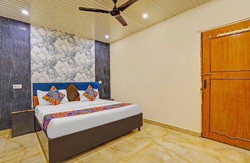 Vasundhara Hotel | Fabhotel Angel Pink Residency
