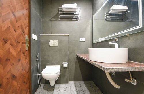 Kaushambi Hotel | Fabhotel Angel Pink The Premium