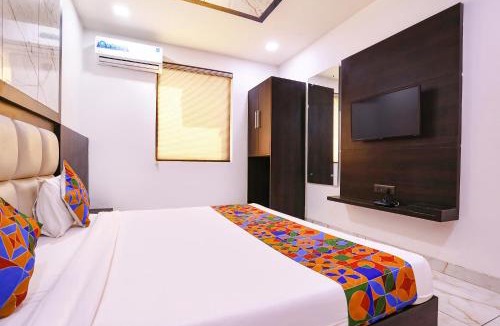 Taj Ganj Hotel | FabHotel Grand Sparrow