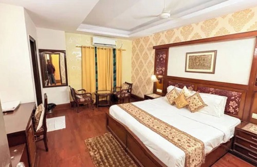 Safdarjung Enclave Hotel | Fabhotel New Empire