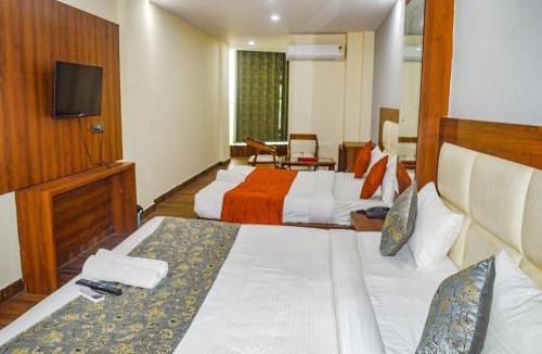 Noida Hotel | FabHotel The Golf Inn - Nr Botanical Garden Metro