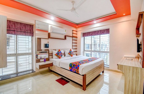Park Street Hotel | Fabhotel The Lily