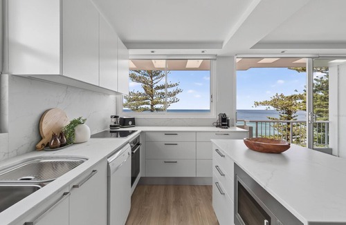 Manly Apartment | Fabulous New Beachfront with Stunning Beach Views