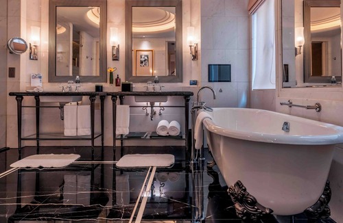 Downtown Shanghai Hotel | Fairmont Peace Hotel on the Bund