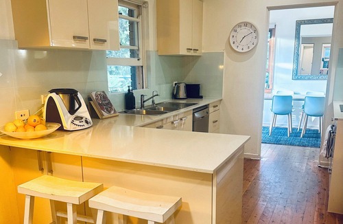 Freshwater House | Family Beach House in Freshwater 4bdrm. SUN Deck. WALK to Beach. Pet's Welcome.
