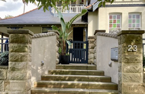 Fairlight House | Family Beach House in Manly- less than 5 min walk to Manly.