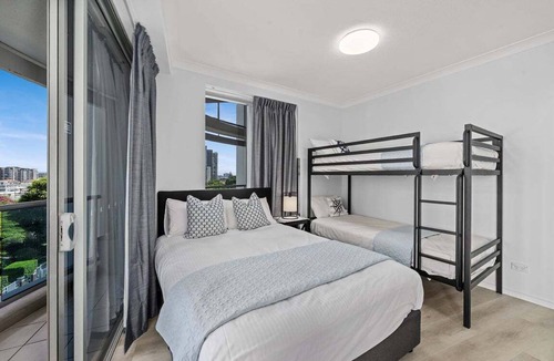 Surfers Paradise Resort | Family Escape Chevron | Pools, Beach, Central