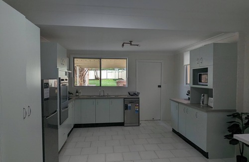 Belmore House | Family house near train station WIFiNetflix