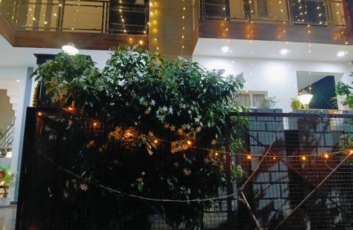 Mohangarh House | FAMILY SUITES near Purvanchal Expressway Gateway