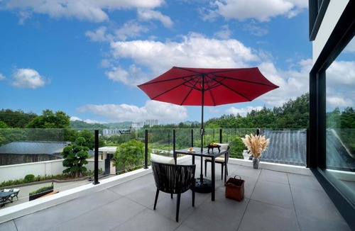 Fenghuang Hotel | Fenghuang County Border Town Mountain Resort Homestay