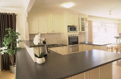 Ferntree Gully House | Ferntree Gully 5BRM Family Home Free Parking Wifi