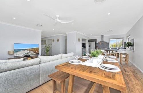 Caves Beach House | Finns at Caves Beach Resort