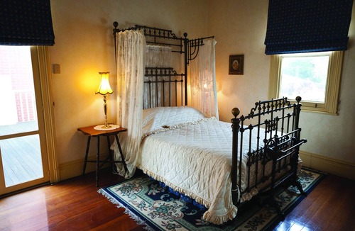 North Adelaide Hotel | Fire Station Inn Penthouse Spa Apartment