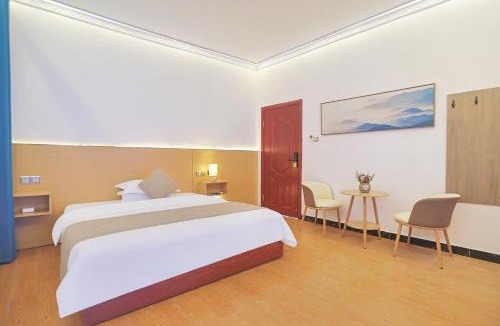Fenghuang Hotel | First encounter with a homestay