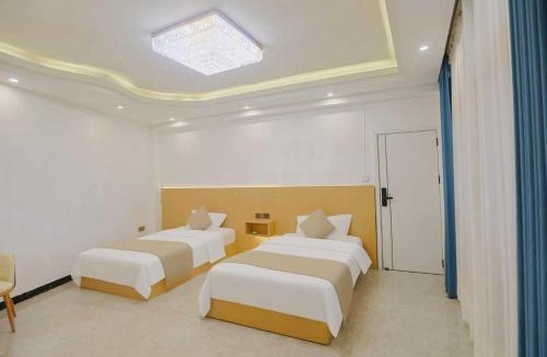 Fenghuang Hotel | First encounter with a homestay