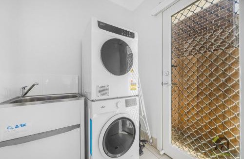 Schofields House | Five Bedrooms Near Schofields Station Direct Access to Sydney University & Parramatta
