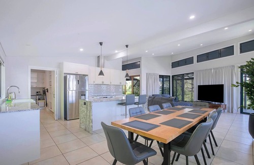 Sandgate House | Flinders Haven Poolside Escape by the Beach