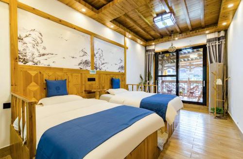 Xiangxi House | Floral Hotel Furong Town Qichi Inn