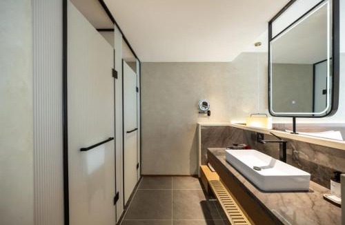Changbai Mountain North Slope House | Floral Lux Hotel Changbai Mountain Deep Forest Homestay