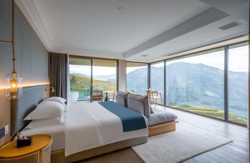 Longsheng Hotel | Floral Lux Hotel-Panoramic View of Terrac,Sunrise, Heated Pool & Affordable Luxury