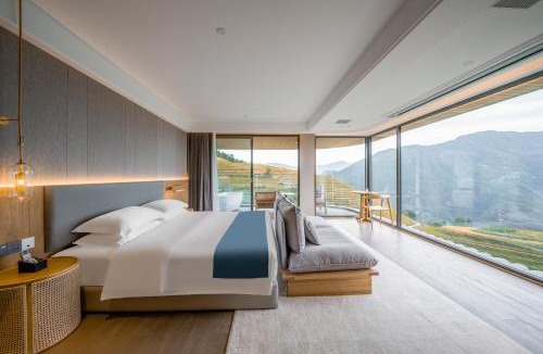 Longsheng Hotel | Floral Lux Hotel-Panoramic View of Terrac,Sunrise, Heated Pool & Affordable Luxury