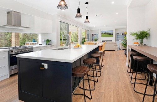 Bundanoon House | Forest Brae – pet friendly and walk to town