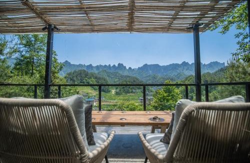 Wulingyuan Hotel | Forest Villa at Sunrise Resort
