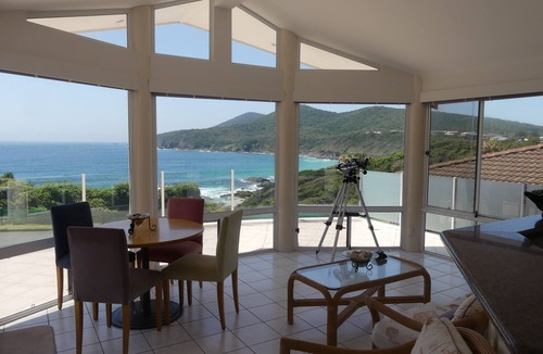 Forster House | Forster- Beachfront Views & Pool -Jewel of the Sea
