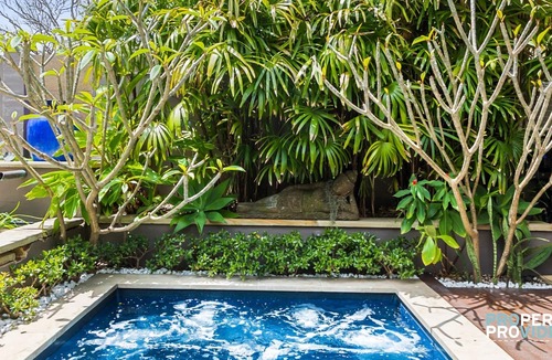 Manly House | Four Bed Tropical Oasis with Spa in Manly!