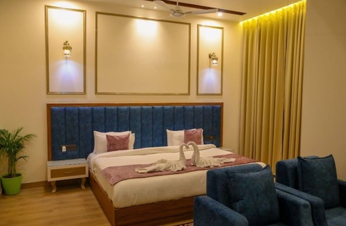 Kasganj Hotel | Four Leaf Hotel