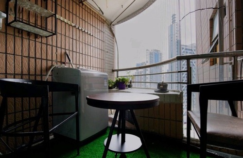 Luohu Apartment | Four Seasons Window View Apartment