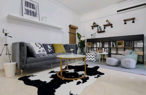 Luohu Apartment | Four Seasons Window View Apartment