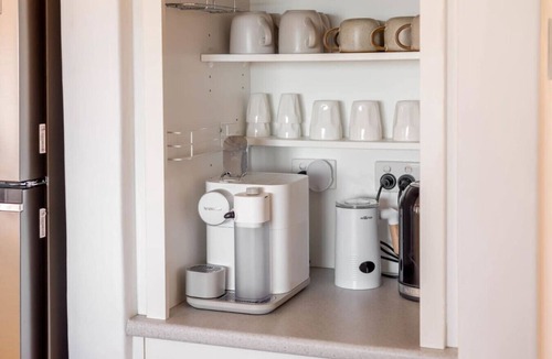 Encounter Bay House | Frankies Beach House—A Breezy Esplanade Escape