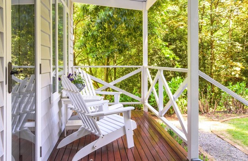 Sassafras Cottage | Franklin Cottage - This country cottage offers fresh, Hamptons style decorations in luxuriously appointed cottage.