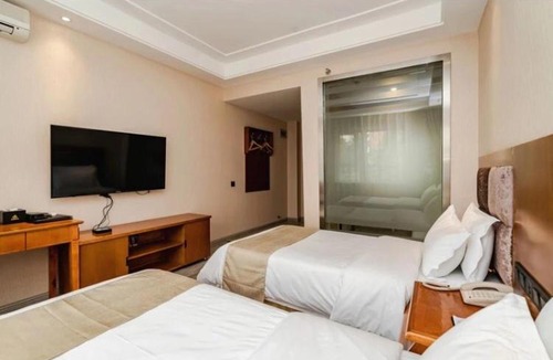Mingsha Mountain and Crescent Spring Hotel | Fu Hua International Hotel Dunhuang